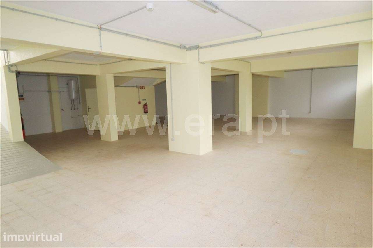 Armazem 180m2; Arrentela, Paio Pires - Grande imagem: 2/13