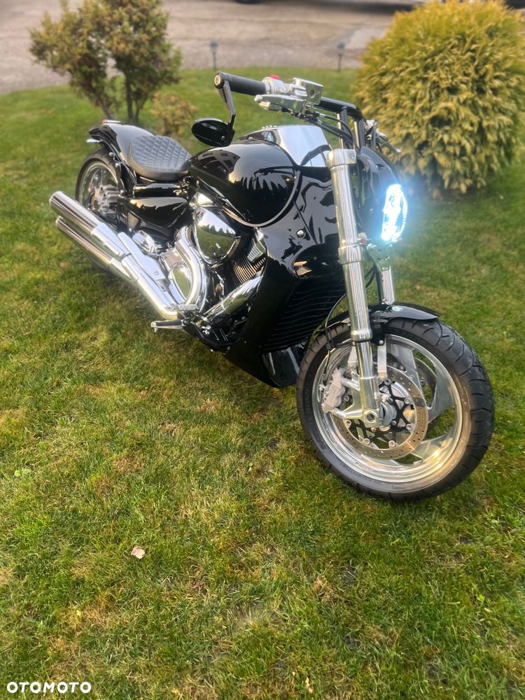 Suzuki Intruder - 11