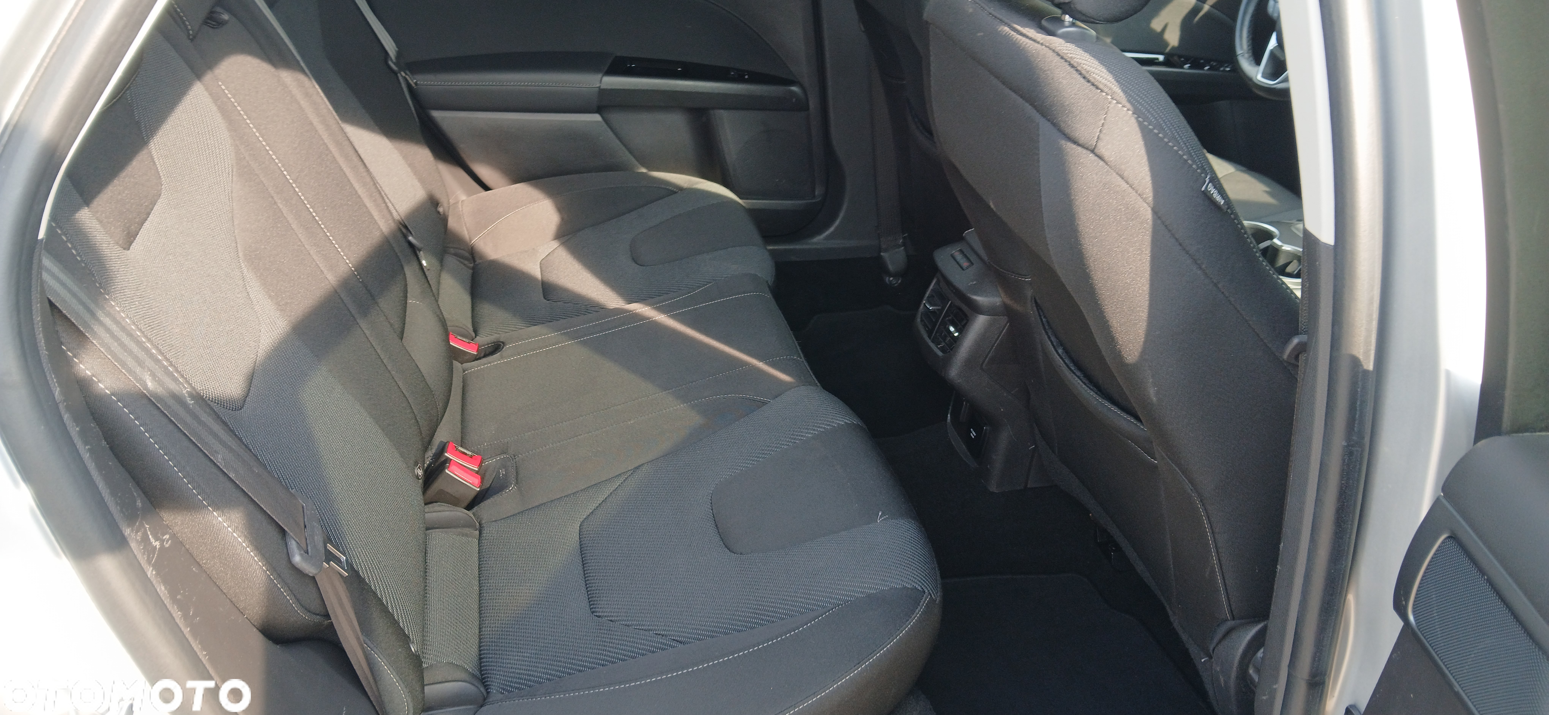 Ford Mondeo 2.0 EcoBlue Titanium - 28