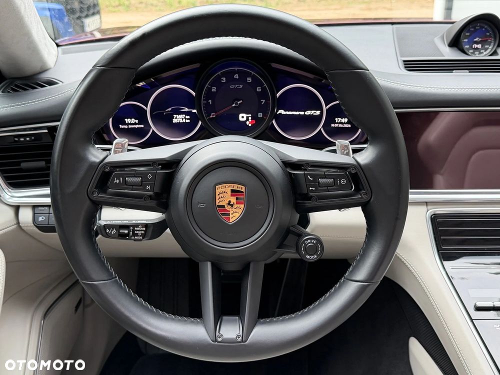 Porsche Panamera - 17