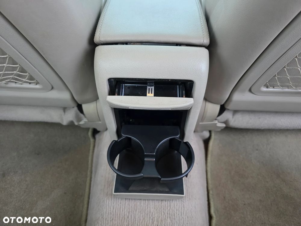 Subaru Legacy - 16