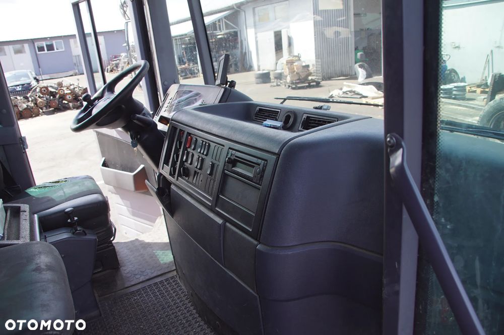 Auto na części - Mercedes Econic 225 tyś km OM926LA OM 926 LA 326 KM A9572704301 ALLISON TIDA 3200 2007R silnik skrzynia drzwi maska lampa rozrusznik most stacyjka licznik moduł sterownik komputer - 12