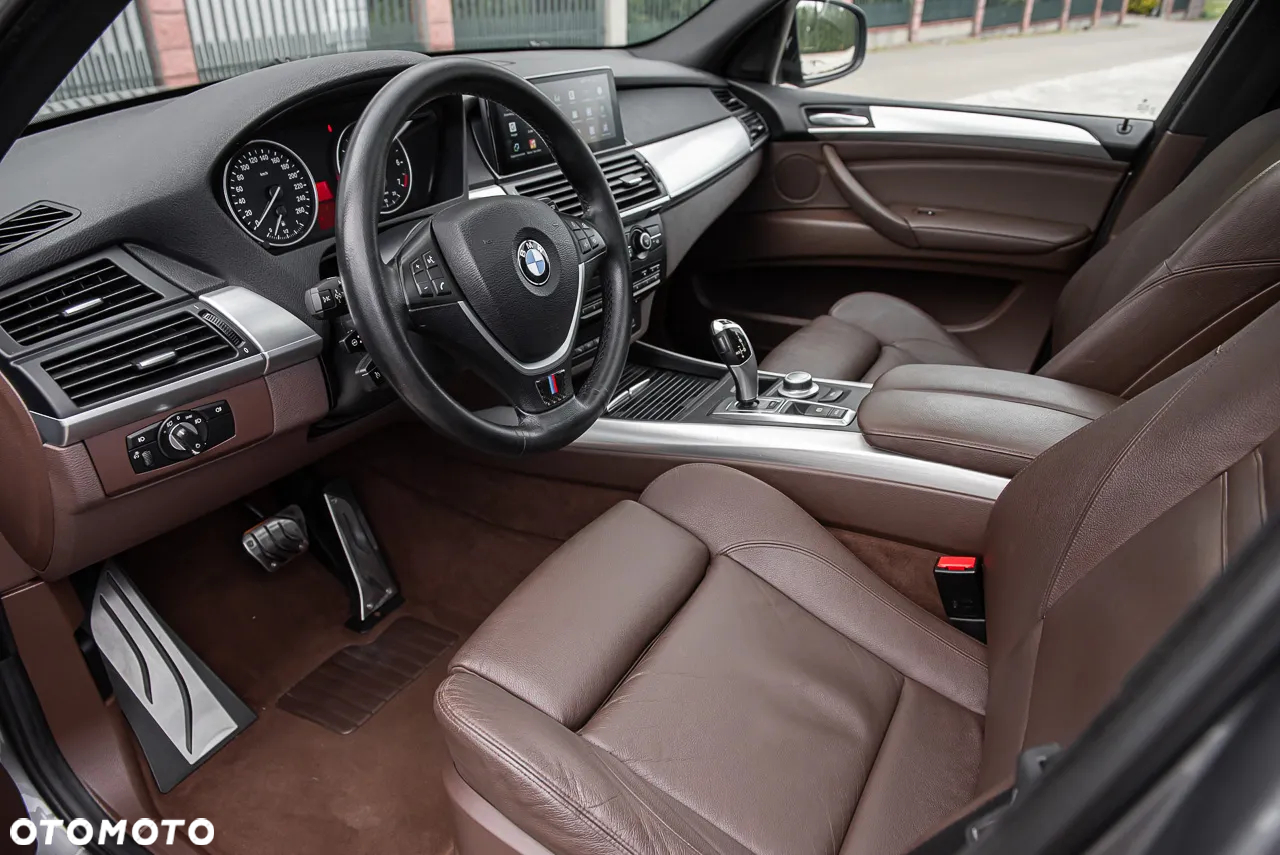 BMW X5 4.8i xDrive - 15