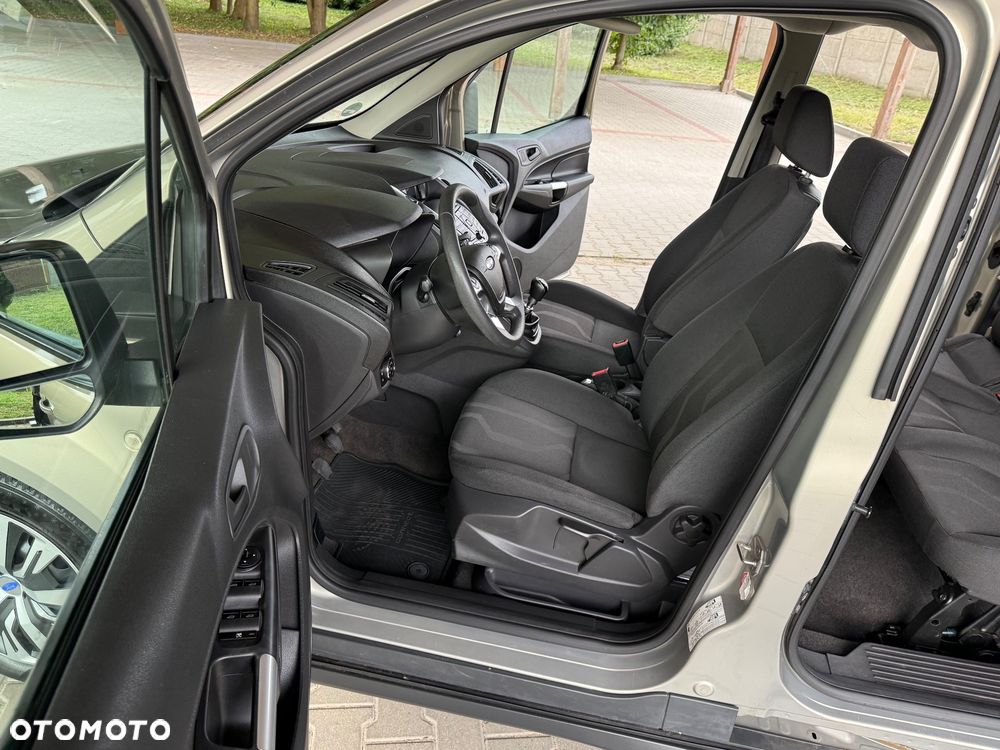 Ford Tourneo Connect Grand - 29