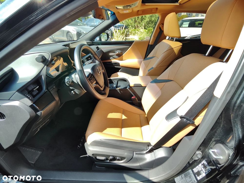 Lexus ES 300h Business Edition - 11
