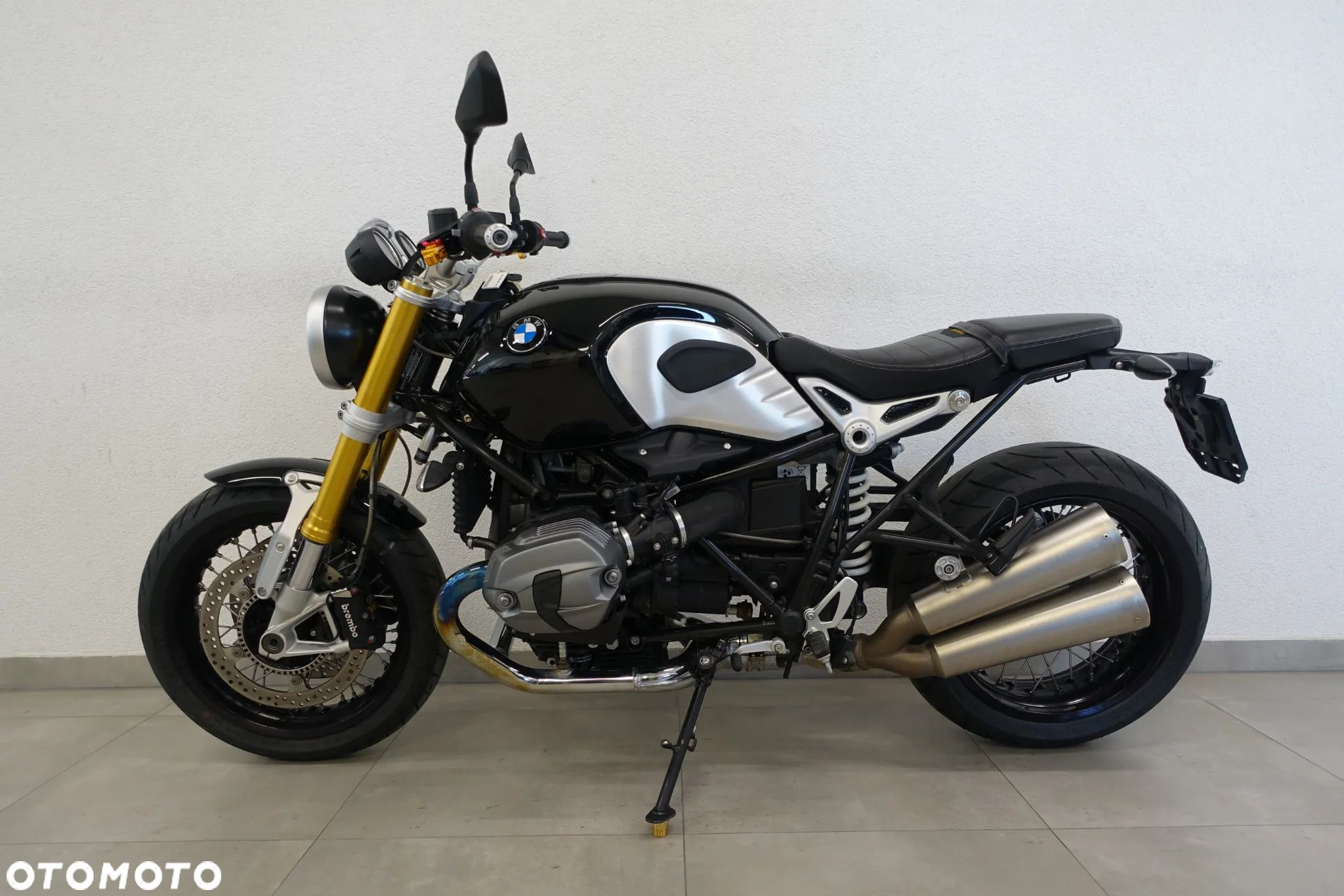 BMW R - 1