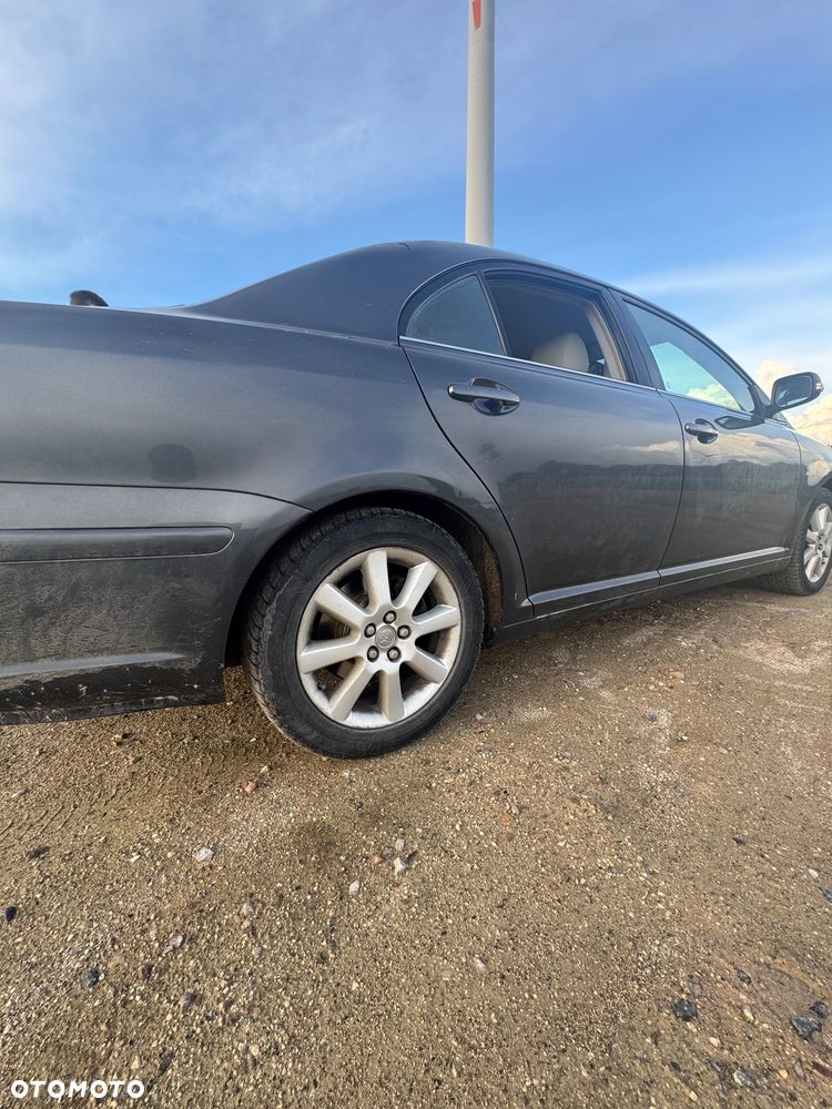 Toyota Avensis 2.0 D-4D - 12