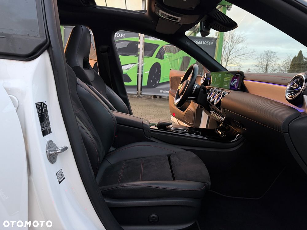 Mercedes-Benz CLA 200 7G-DCT AMG Line - 39