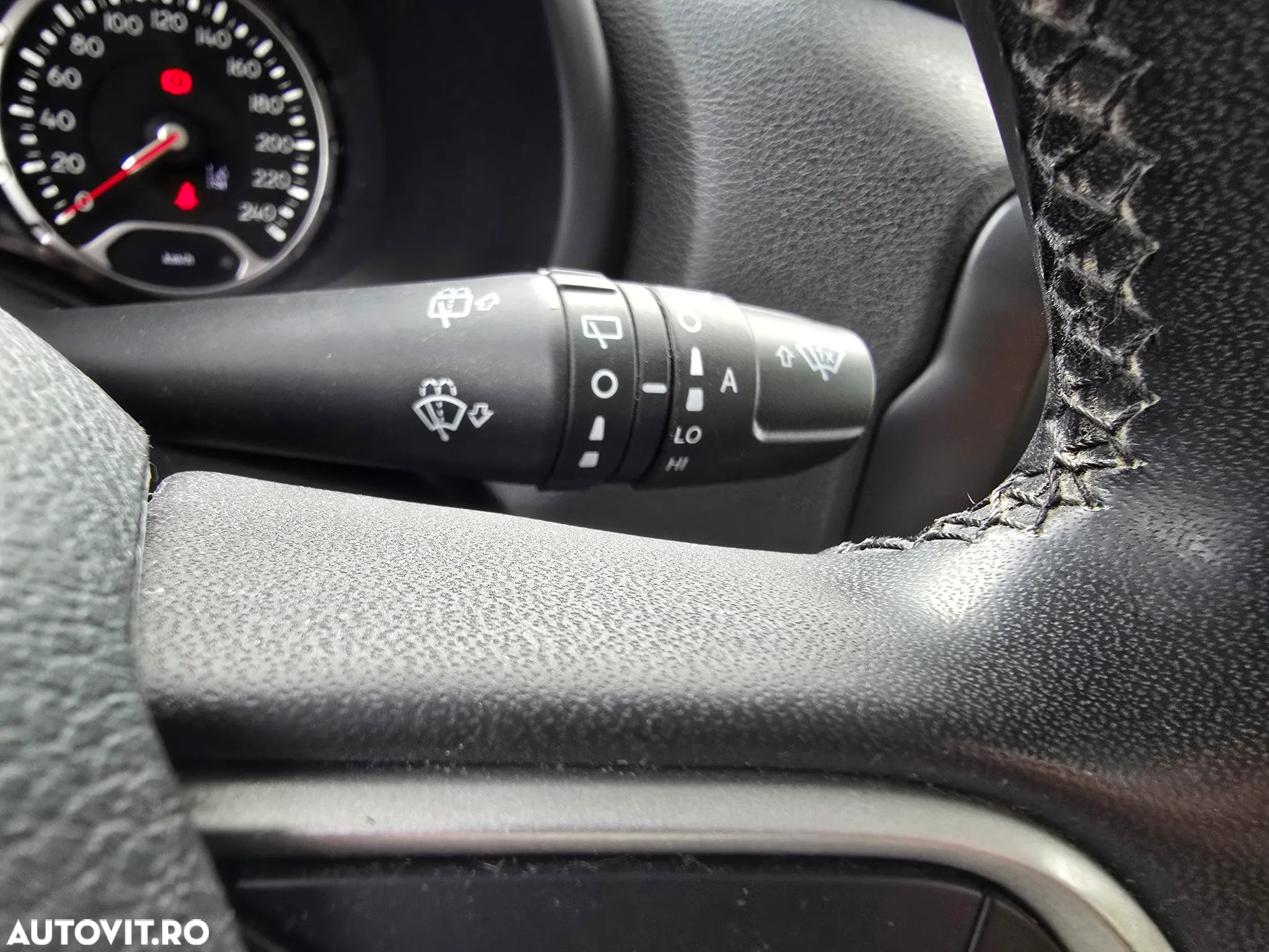 Jeep Renegade 1.0 Turbo 4x2 M6 Longitude - 21