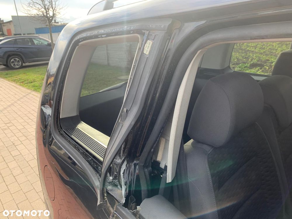 Volkswagen Touran 2.0 TDI DPF Comfortline - 14