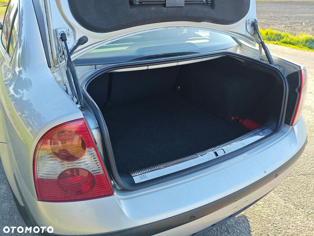 Volkswagen Passat 1.8T Trendline - 18