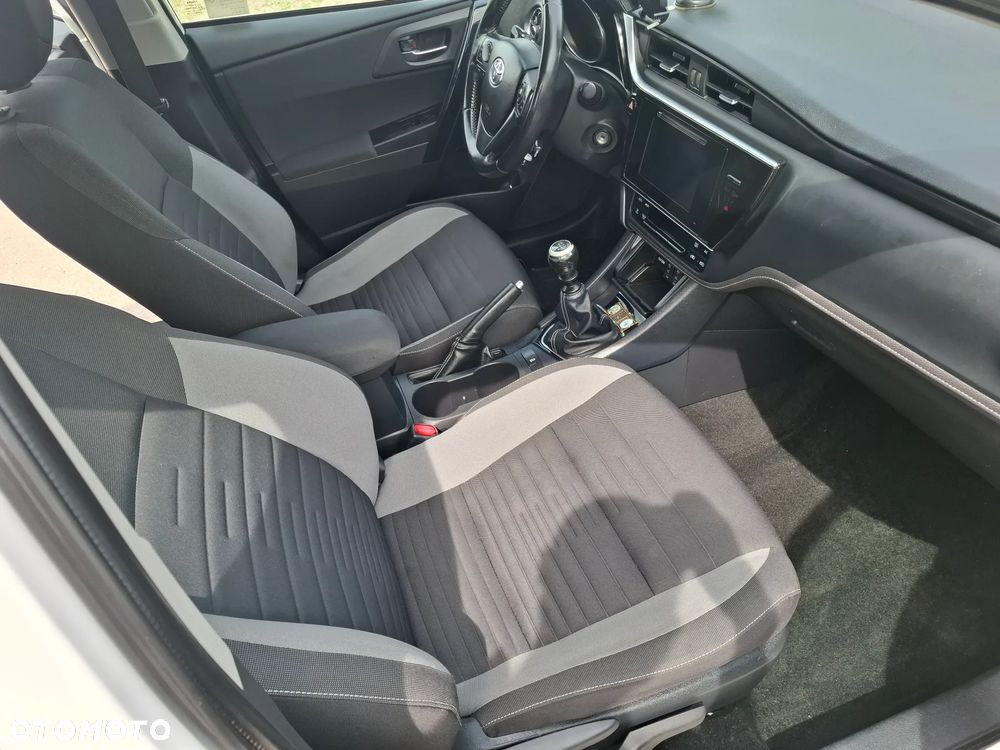 Toyota Auris 1.6 Premium - 13