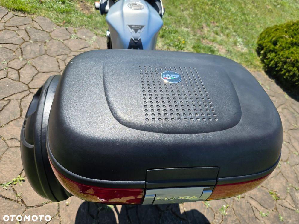 Yamaha FZS - 9