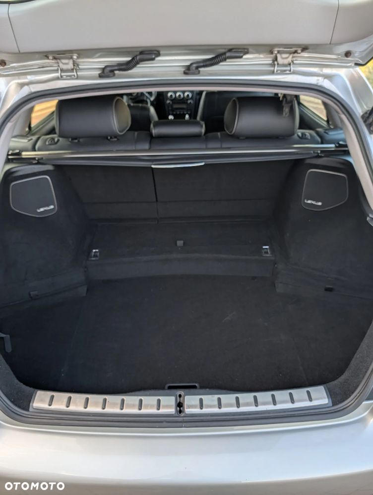 Lexus IS 200 SportCross - 17