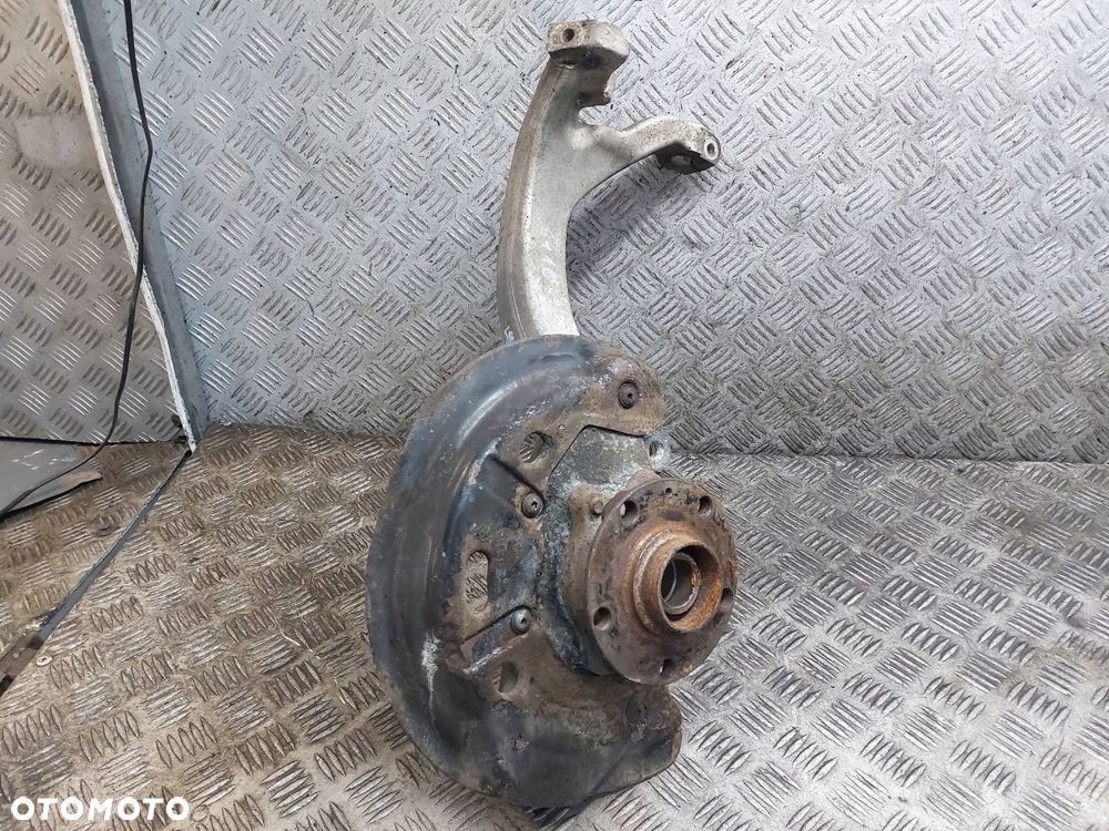 PIASTA ZWROTNICA LEWY PRZÓD AUDI A8 D3 3.0 TDI - 1