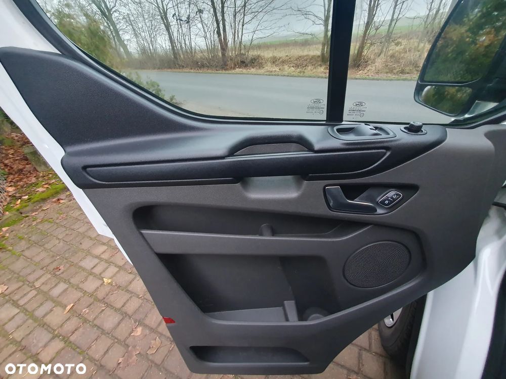 Ford TRANSIT CUSTOM - 8