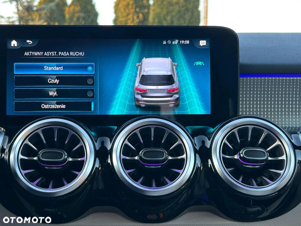 Mercedes-Benz GLB - 24