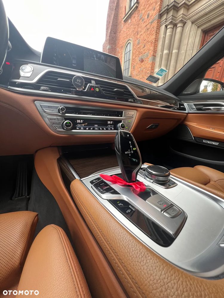 BMW Seria 7 740d xDrive - 24