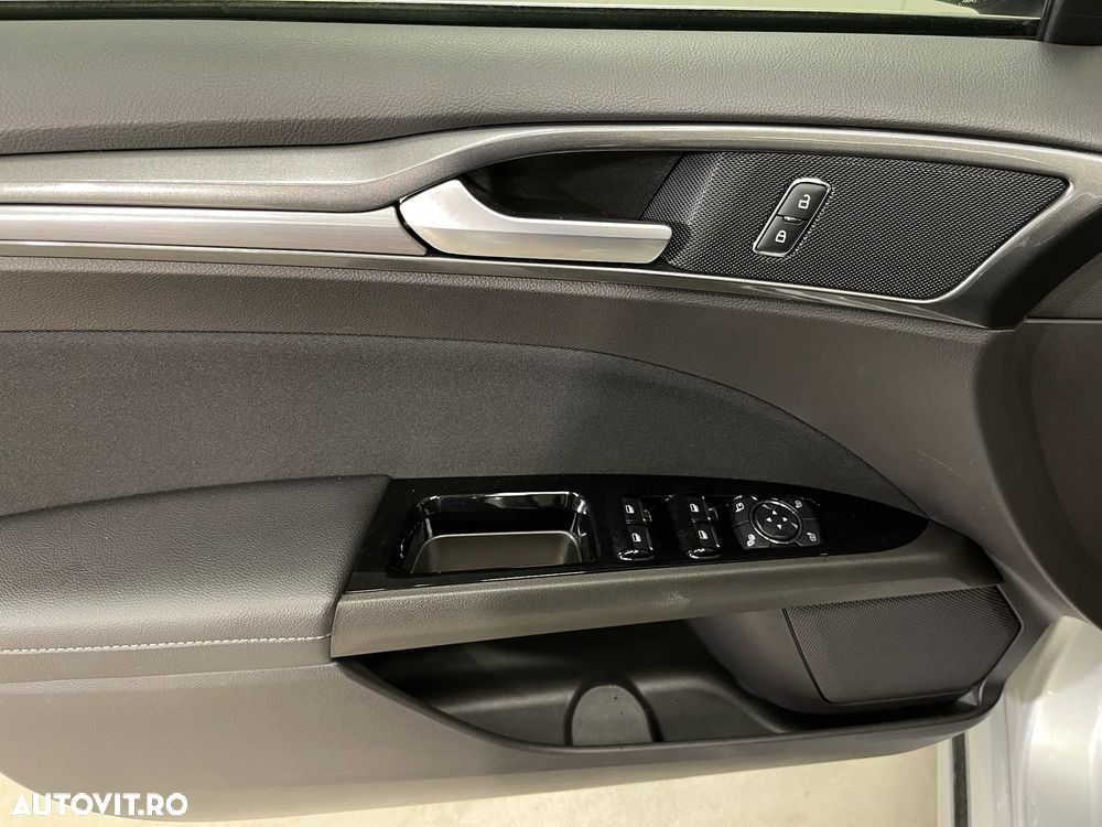 Ford Mondeo 2.0 HEV Titanium - 23