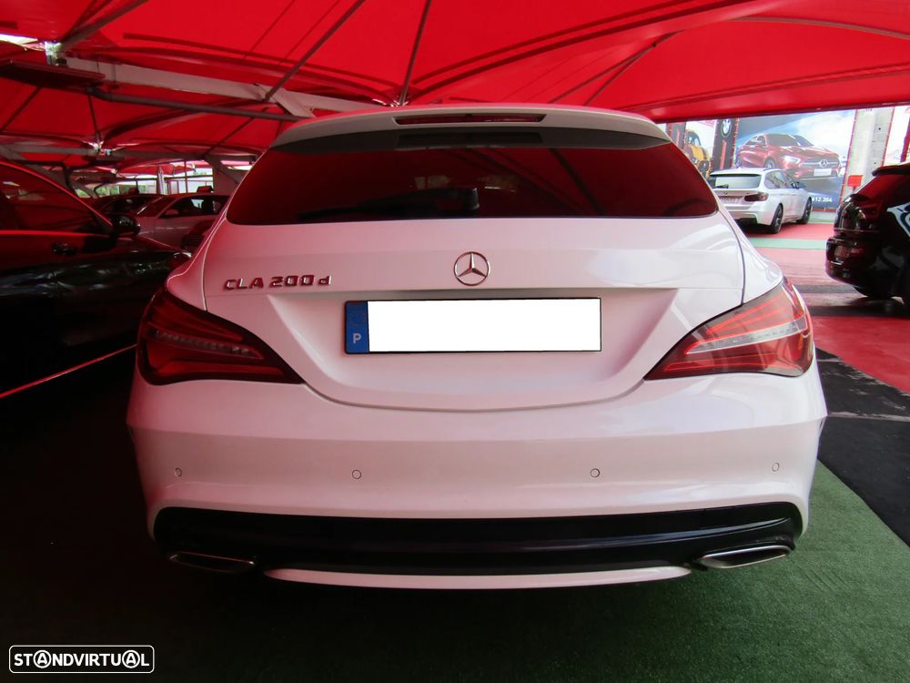 Mercedes-Benz CLA 200 d Shooting Brake AMG Line - 3