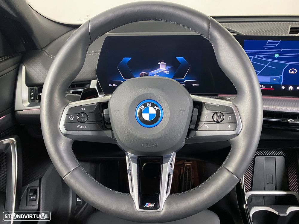 BMW iX2 eDrive20 Pack Desportivo M - 10