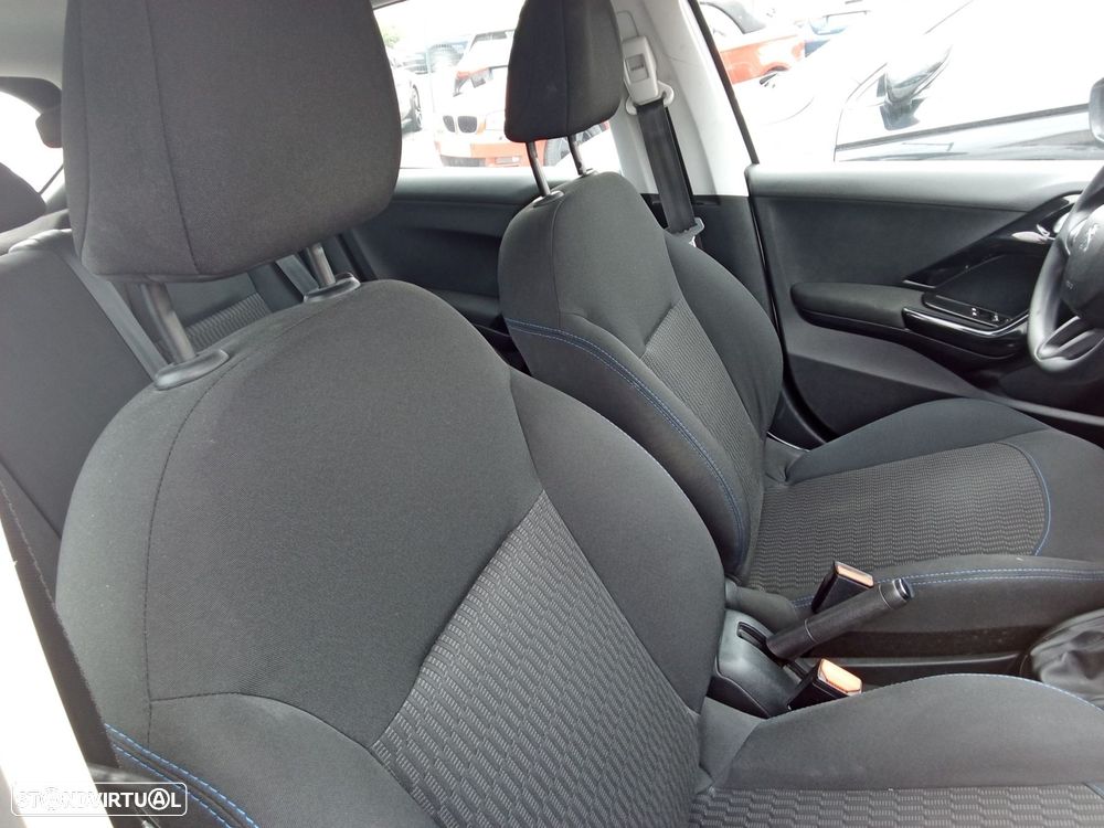Peugeot 208 1.5 BlueHDi Active — fotografia 16