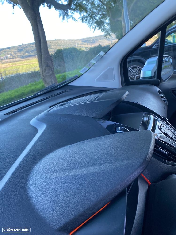 Ford Tourneo Courier 1.5 TDCi Titanium - 22