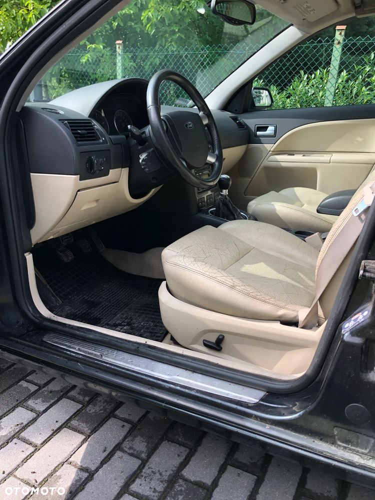 Ford Mondeo 2.0 TDDi Ghia - 10