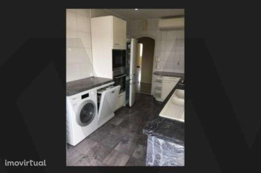 Cascais Apartamento T3 Renovado para arrendamento, Último Piso, Vista - Grande imagem: 2/8