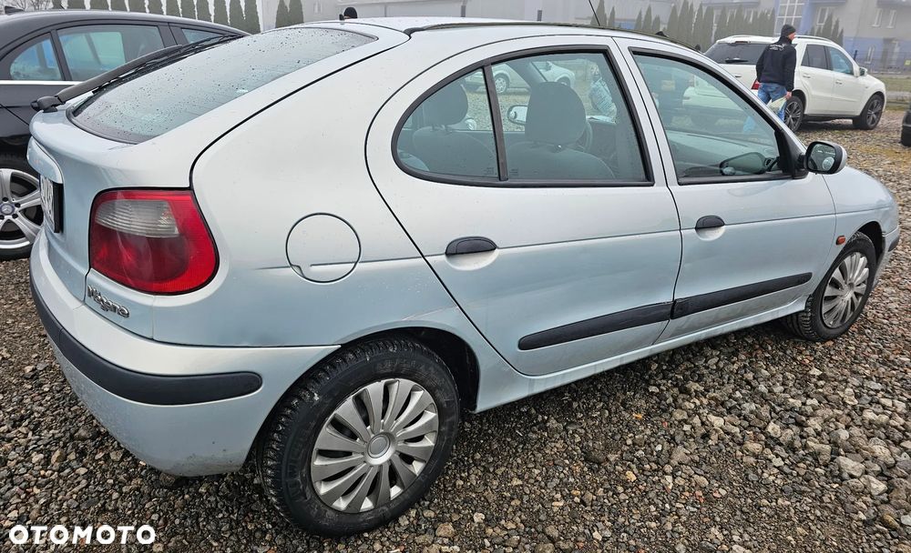 Renault Megane 1.4 16V Air - 4