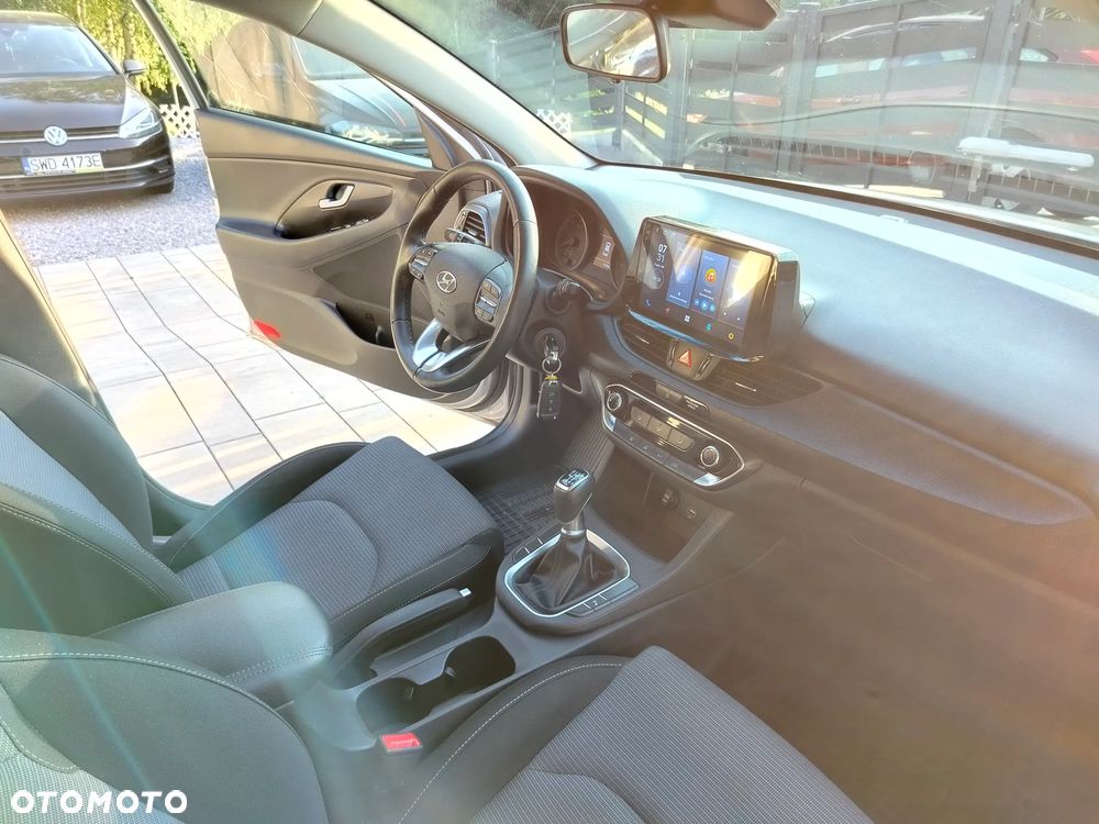 Hyundai i30 1.5 DPI Classic + - 21