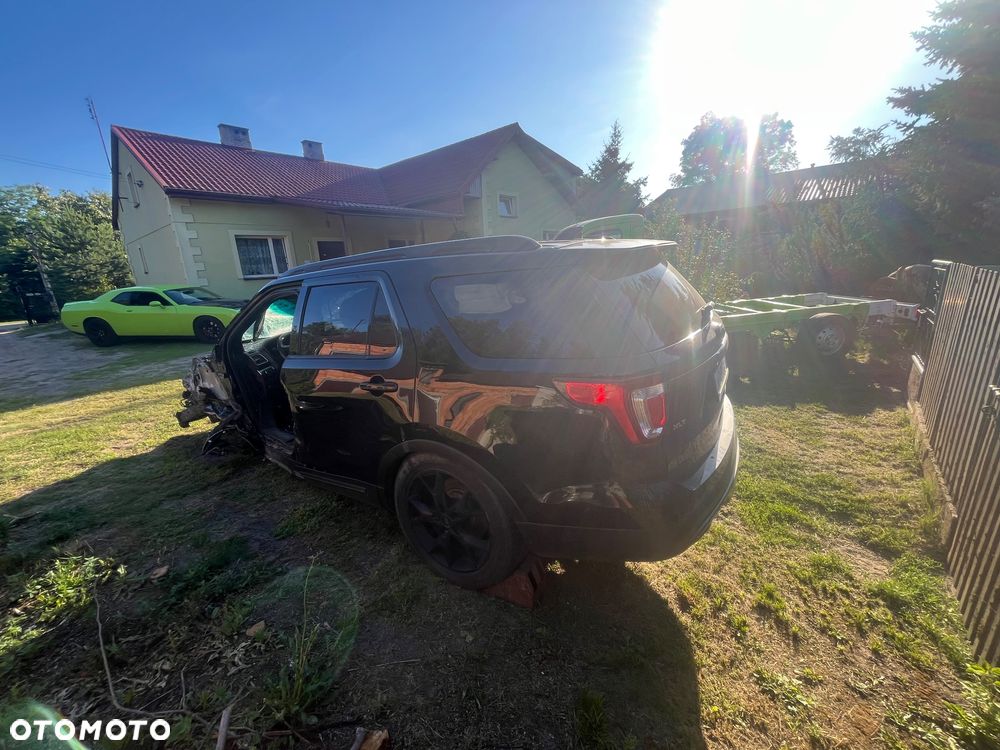Ford Explorer - 2
