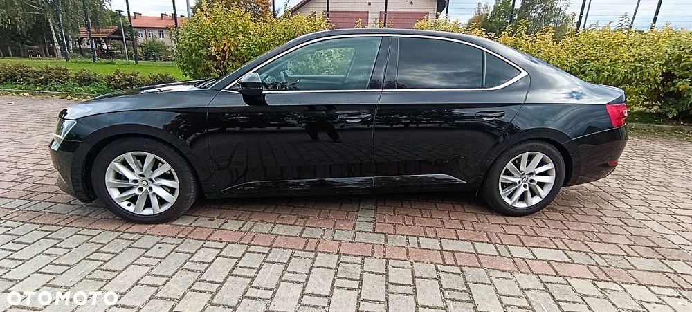 Skoda Superb 2015 photo 2