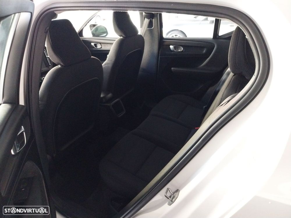 Volvo XC 40 2.0 D3 - 7