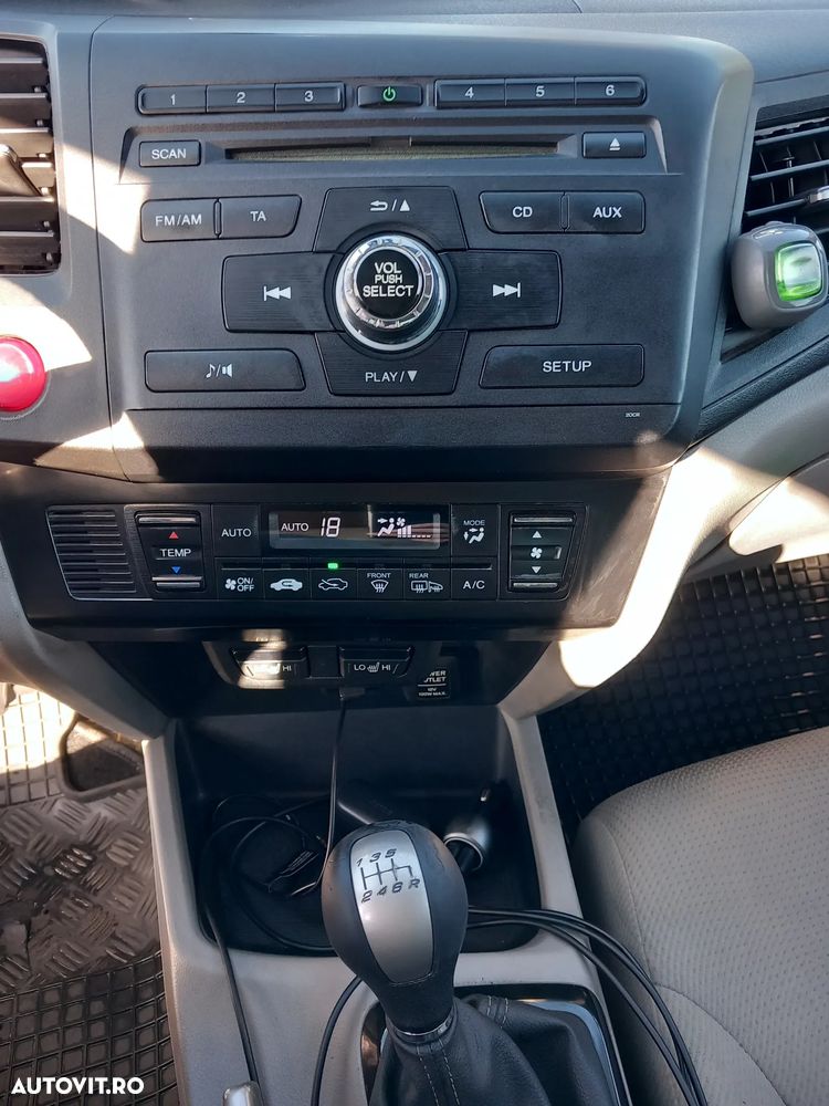 Honda Civic 1.8 MT ES - 19