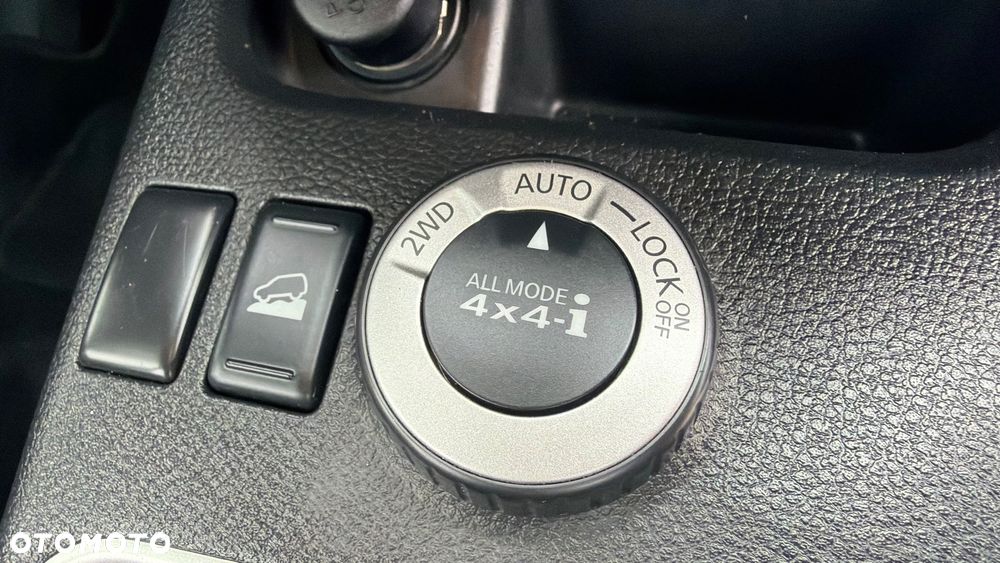 Nissan X-Trail 2.0 dCi 4x4 DPF Platinum - 20