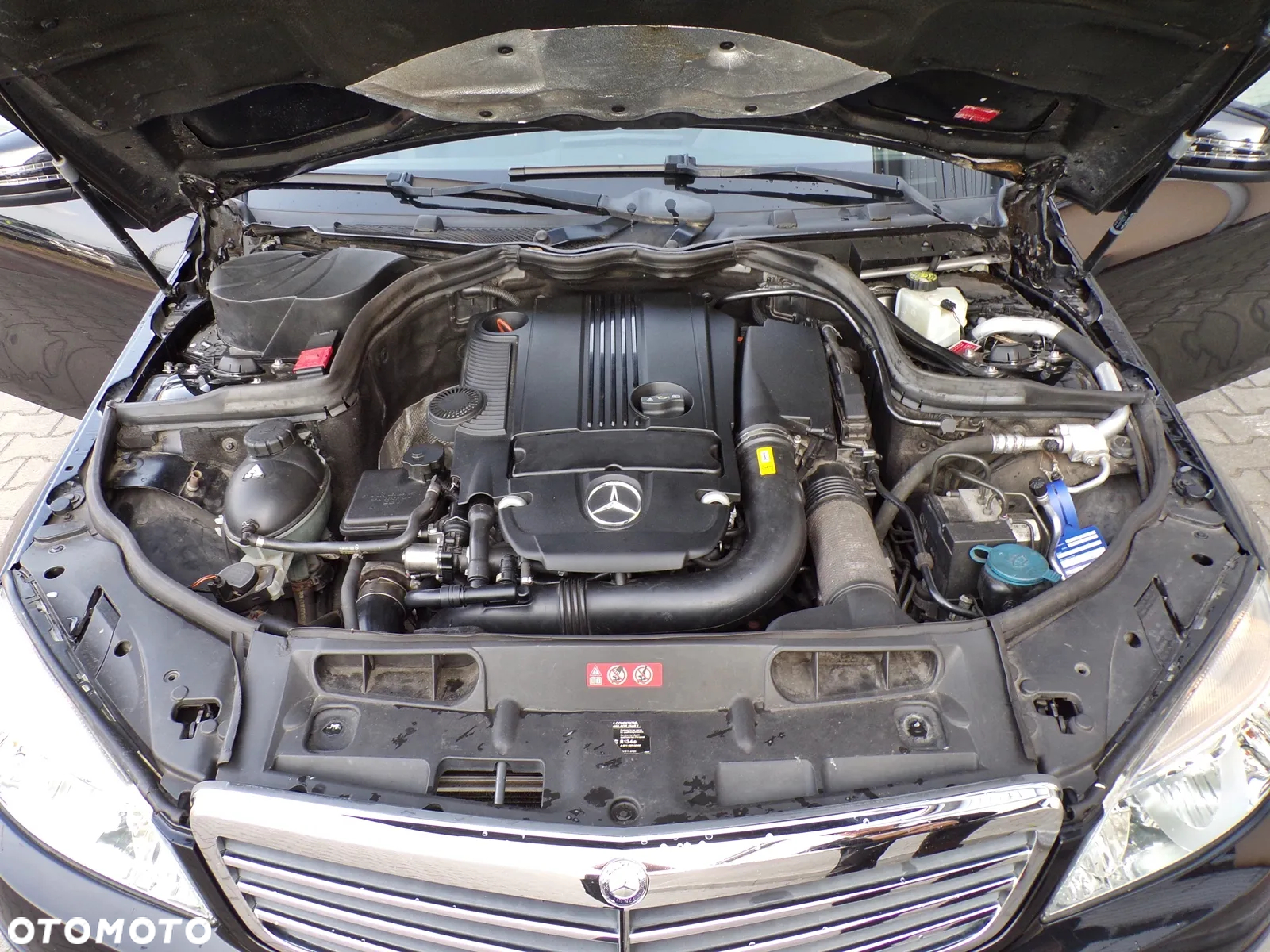 Mercedes-Benz Klasa C 180 T CGI Automatik BlueEFFICIENCY Elegance - 29