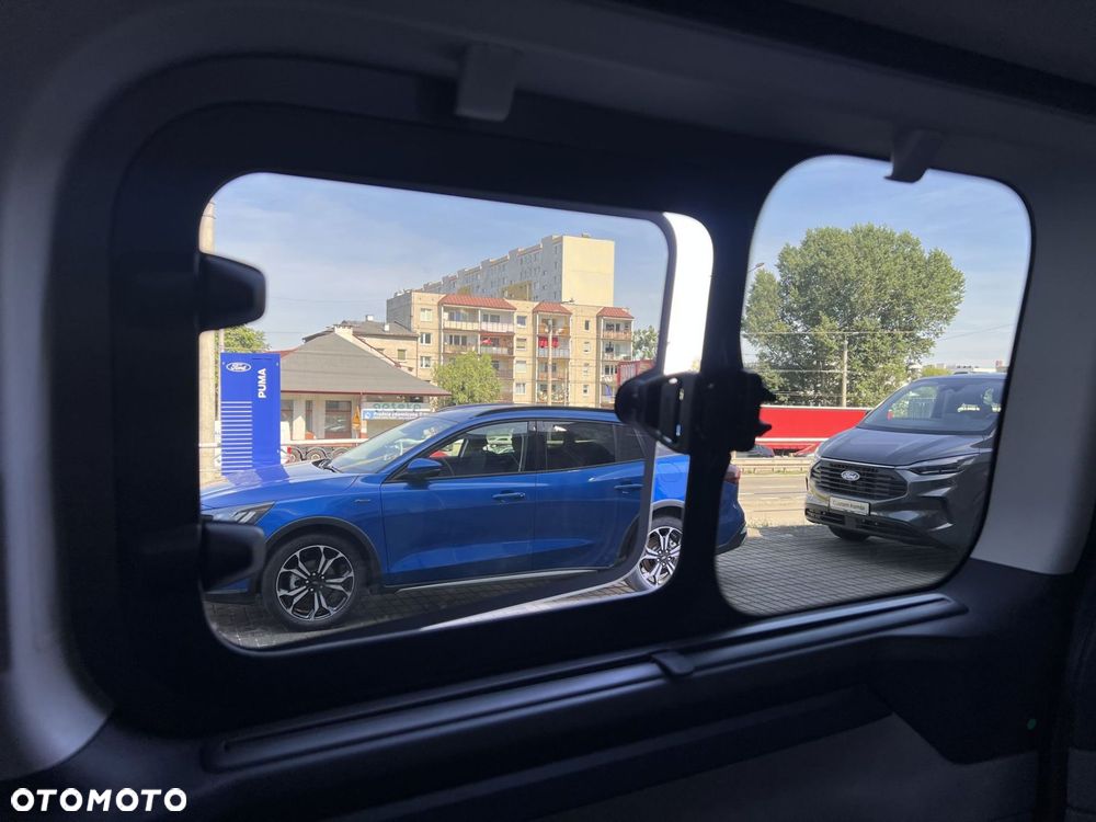 Ford Tourneo Custom - 37