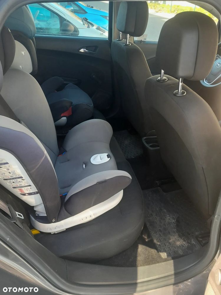 Opel Astra 1.6 CDTI Essentia - 19