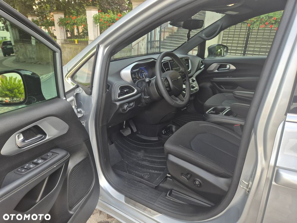 Chrysler Pacifica - 11