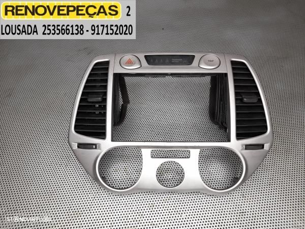 Moldura / Estrutura Consola Central / Rádio Hyundai I20 (Pb, Pbt) - 1