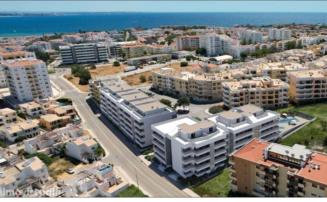 NOVO EMPREENDIMENTO DE APARTAMENTOS LUXUOSOS E MODERNOS, EM LAGOS - Grande imagem: 3/14