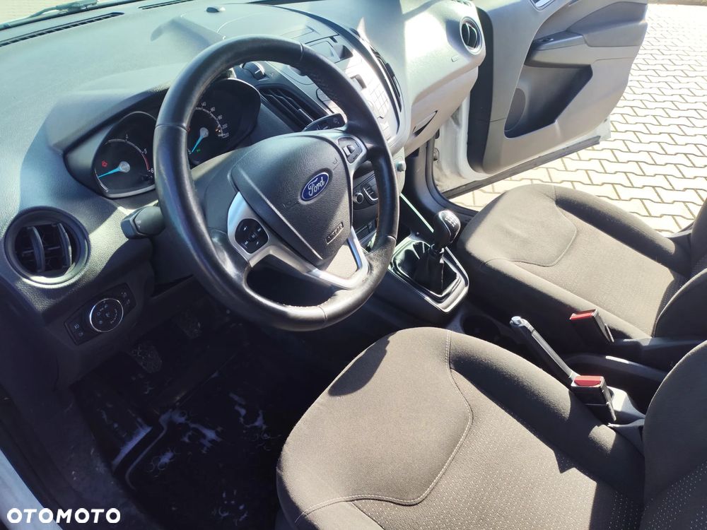 Ford Transit Courier - 8