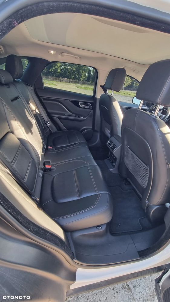 Jaguar F-Pace 2.0 i4D AWD R-Sport - 11