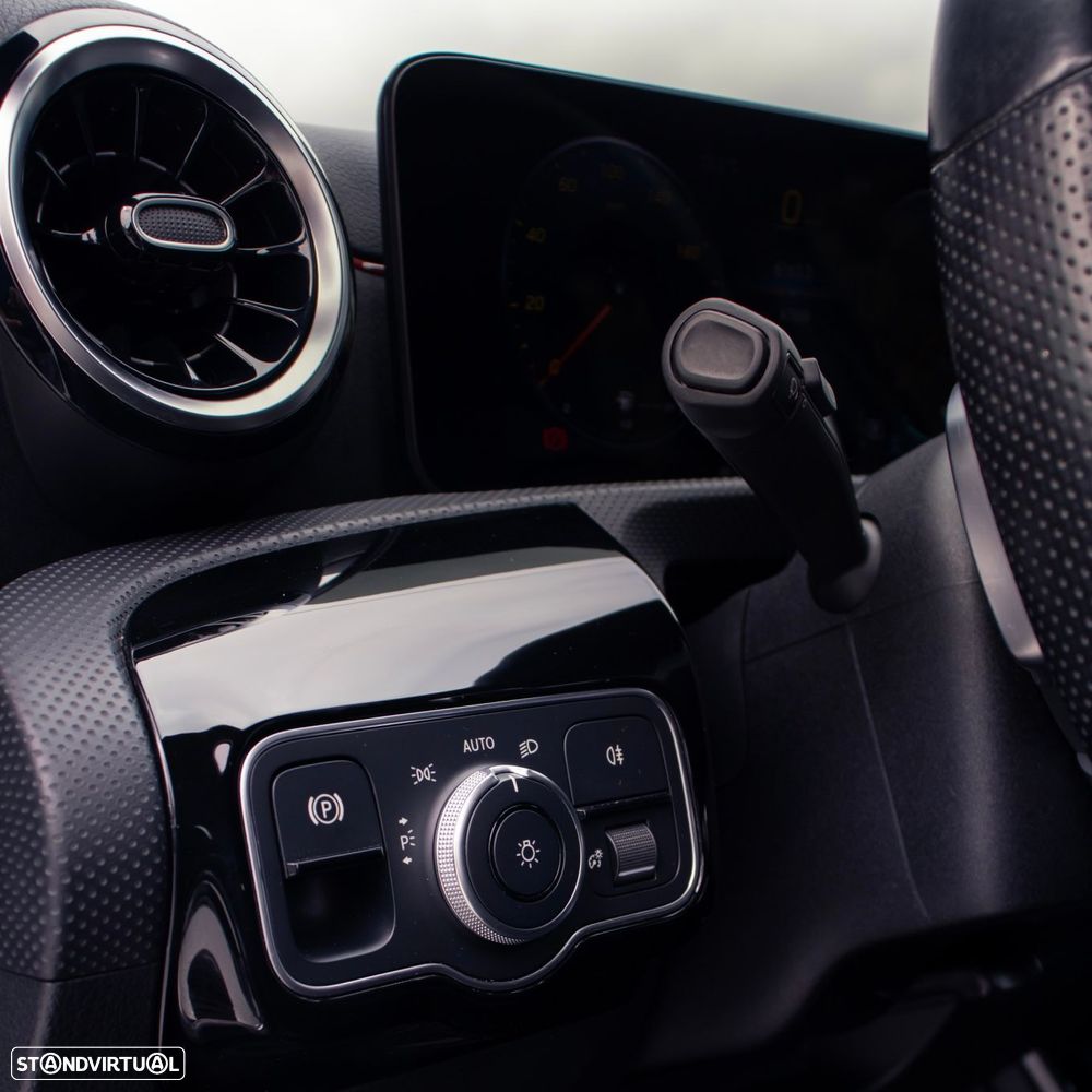 Mercedes-Benz A 250 e 8G-DCT AMG Line - 14
