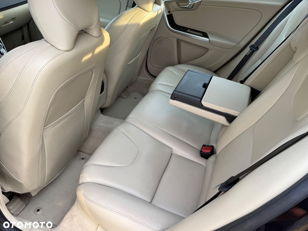 Volvo V60 Cross Country D4 AWD Summum - 25