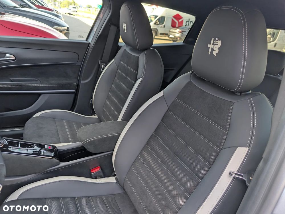 Alfa Romeo Junior 1.2 mHEV Sport Speciale eDCT - 27