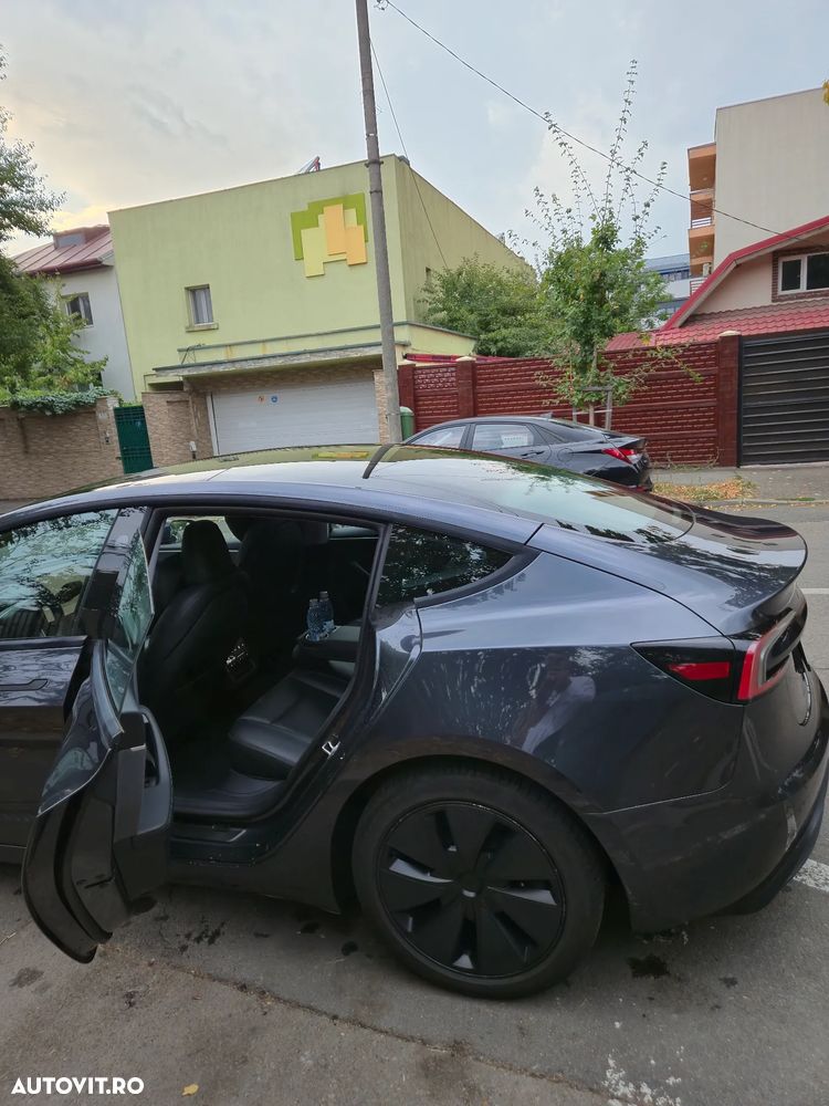Tesla Model 3 - 6