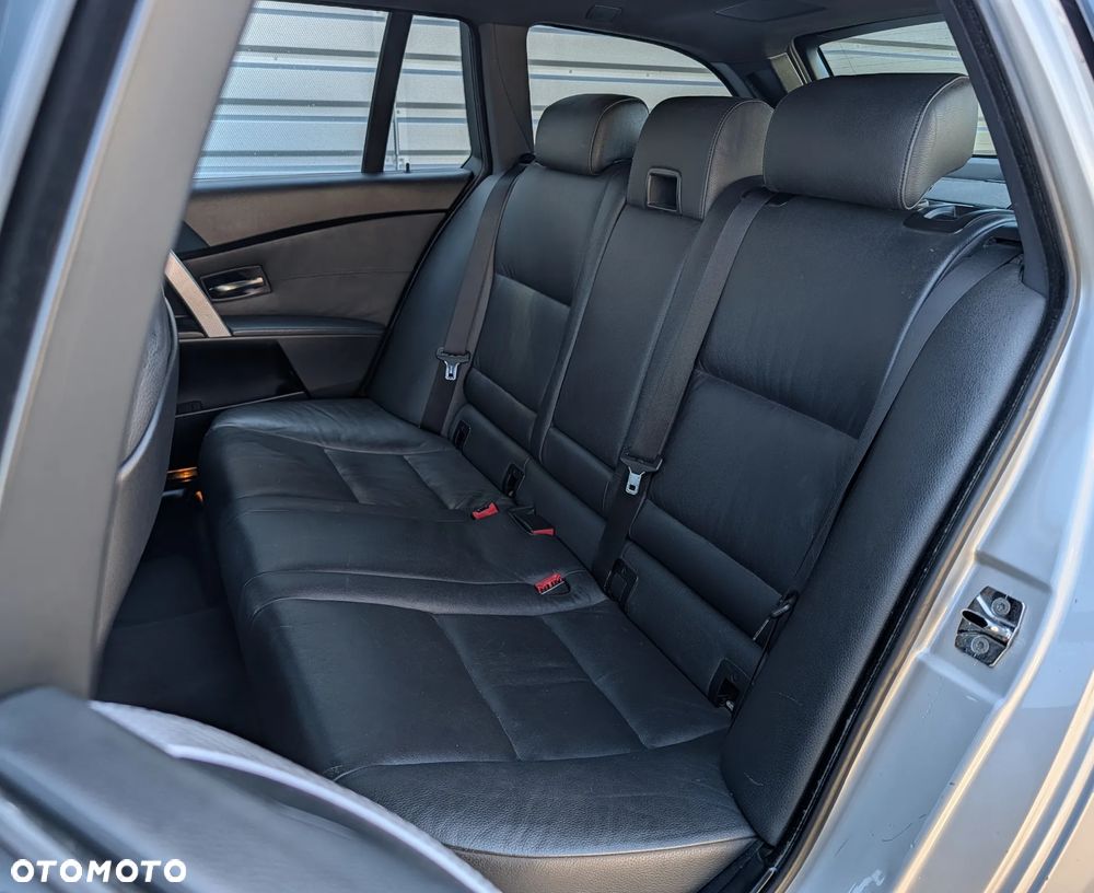 BMW Seria 5 545i - 22