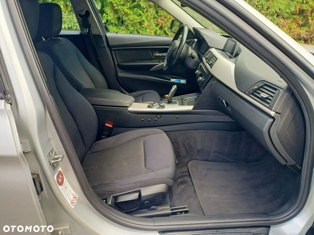 BMW Seria 3 320d Touring Sport-Aut - 11